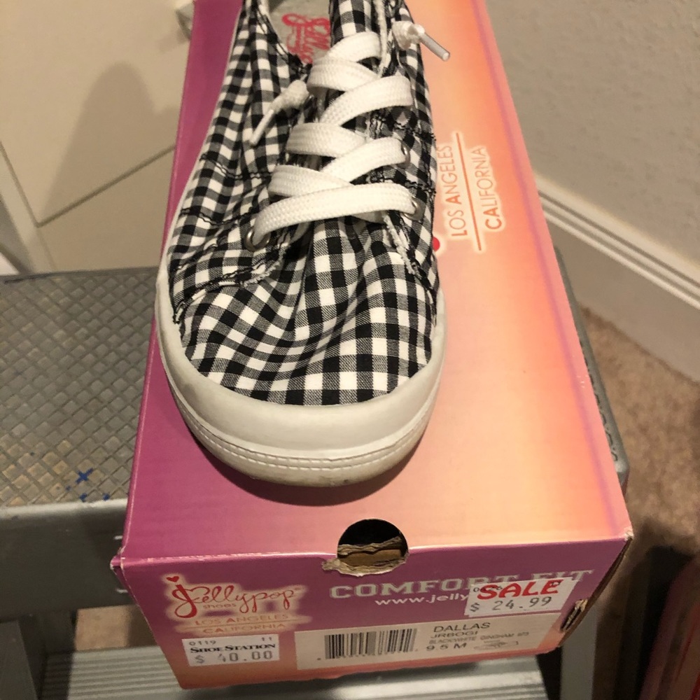 Shoes - Picture 2 of 3